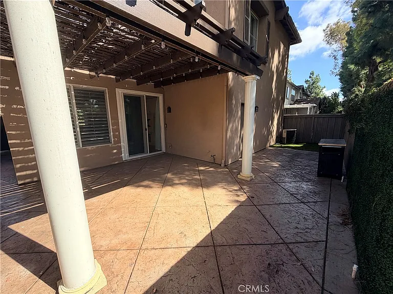 24 Redberry — Photo 16