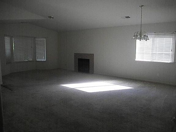 Living Room w/firelplace