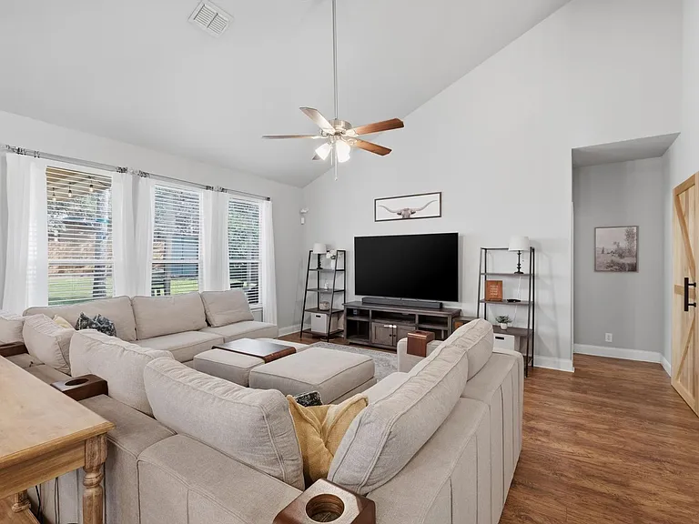 16954 Darien Wing — Photo 4