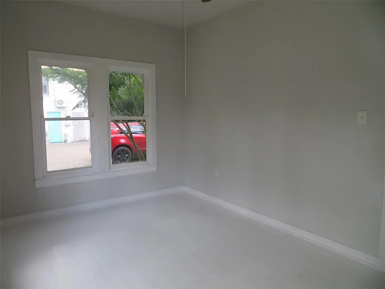 1111 N Thompson St — Photo 9