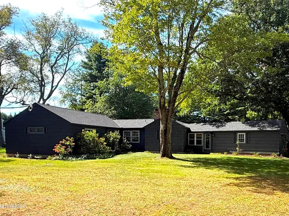 9 Park Ln, Sheffield, MA 01257