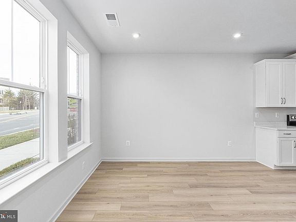 5th image of 2621 River Birch Rd