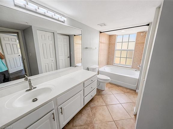 5th image of 4121 Residence DR #323