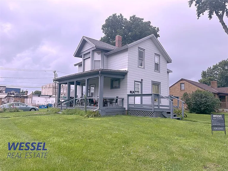 902 N Vernon St — Photo 1