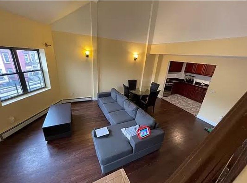 1st image of 1850 Park Pl Floor 2