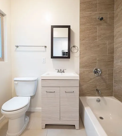 1222 W 39th St #16 — Photo 17