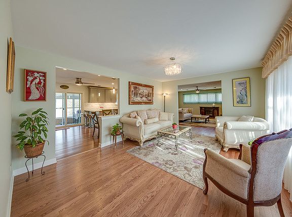 5th image of 807 Brantwood Pl