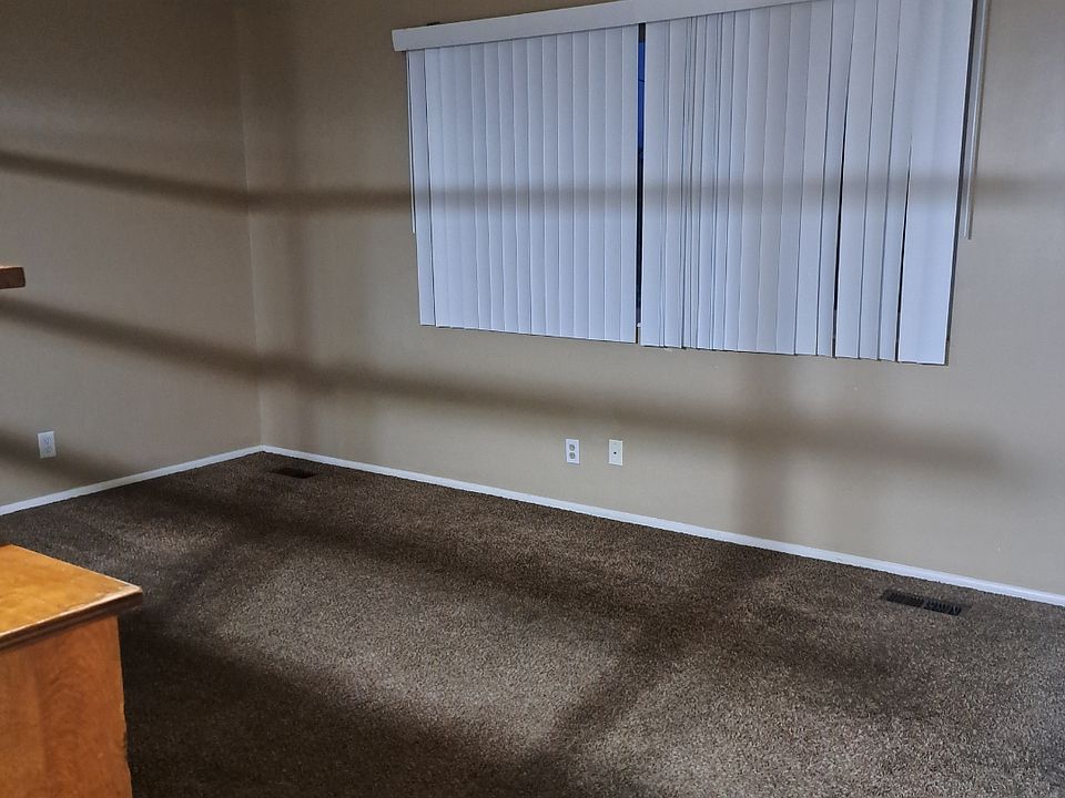 Very spacious living room