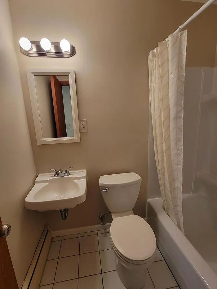 Studio, 1.0 bath, 500 sqft, $825 — Photo 4