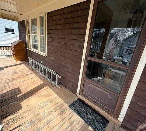 3rd image of 152 Congress Ave