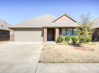 621 Jamestown Ln, Fate, TX 75189
