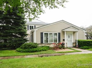 1521 Quaker Ln #110-A, Prospect Heights, IL 60070