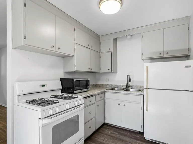2818 East 31st Street — Photo 20
