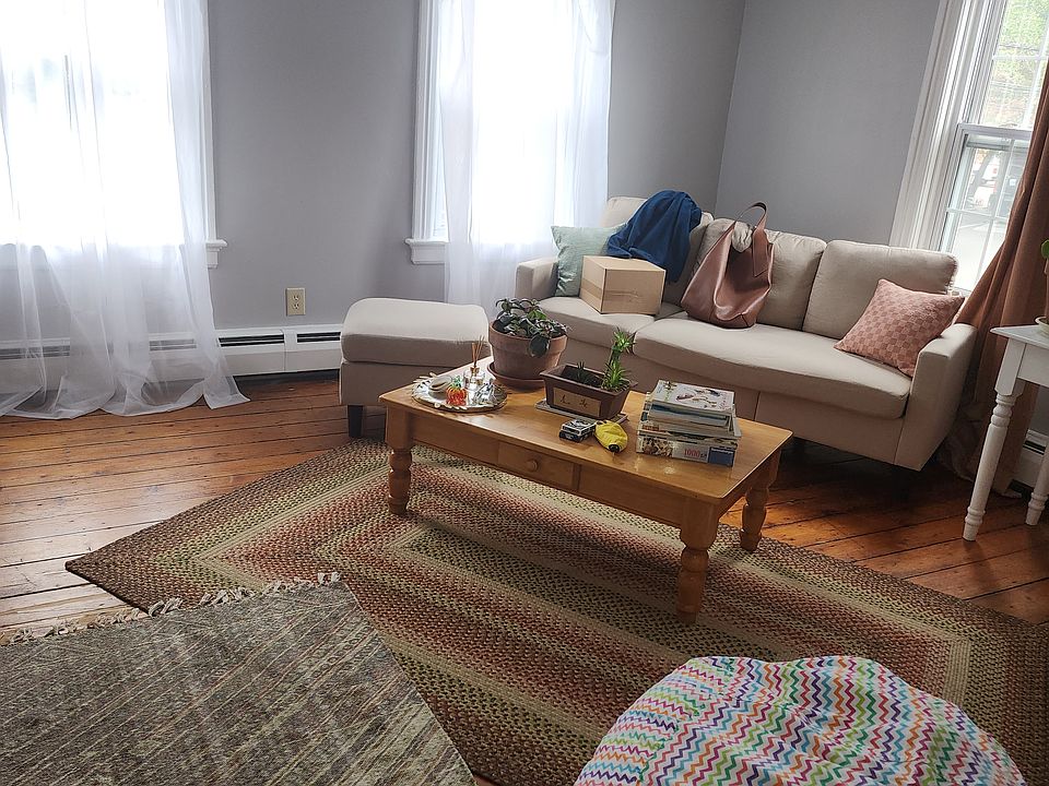 Living room or 2nd bedroom