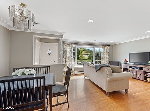 3rd image of 1006 N Wilshire Ln