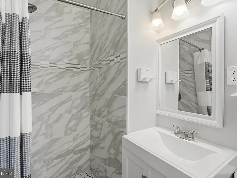 810 Venice Dr — Photo 8