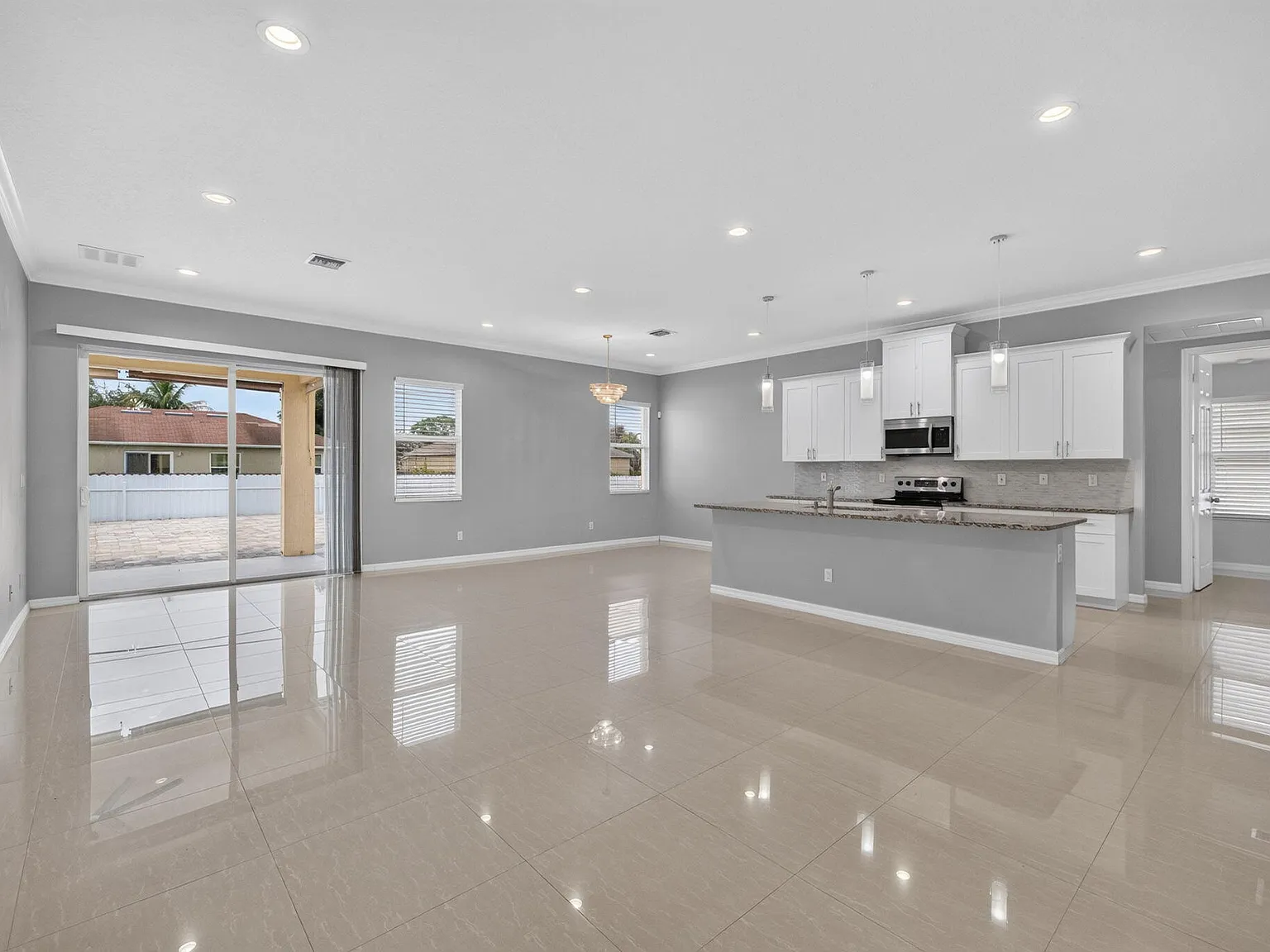 4 bed, 2.0 bath, 1852 sqft, $3,200 — Photo 3