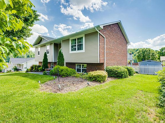 4th image of 128 Valley Crest Dr