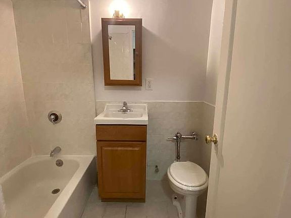 4th image of 215 W 18th St APT 2E
