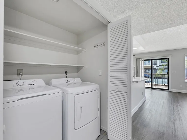1575 W Warm Springs Rd #213 — Photo 11
