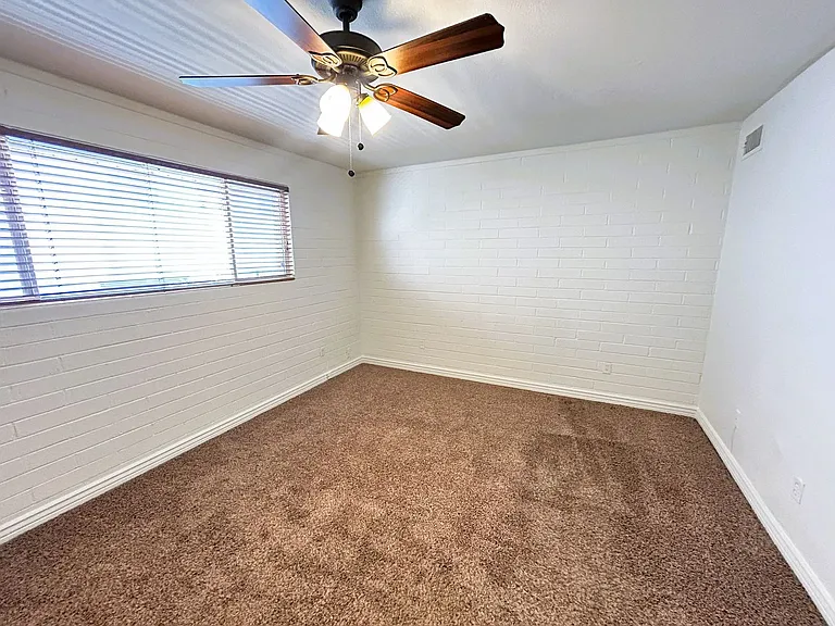 4846 N Woodmere Fairway #3 — Photo 23