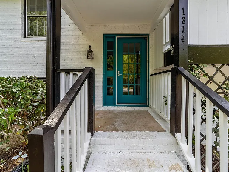 1304 Buckingham Rd — Photo 30