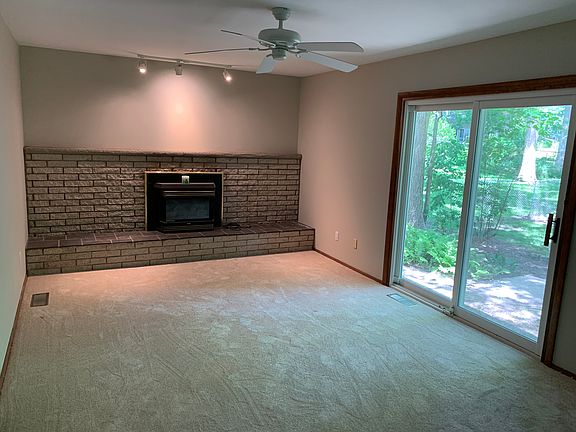 5th image of 1102 Kuehnle Ave