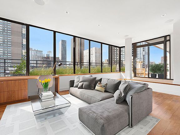 5th image of 135 W 70th St #Phd