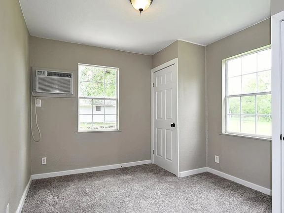4th image of 1708 E Hobson Ave
