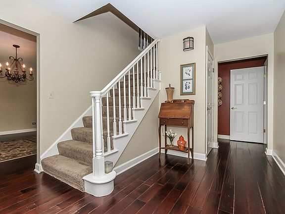 3rd image of 714 Deer Ln