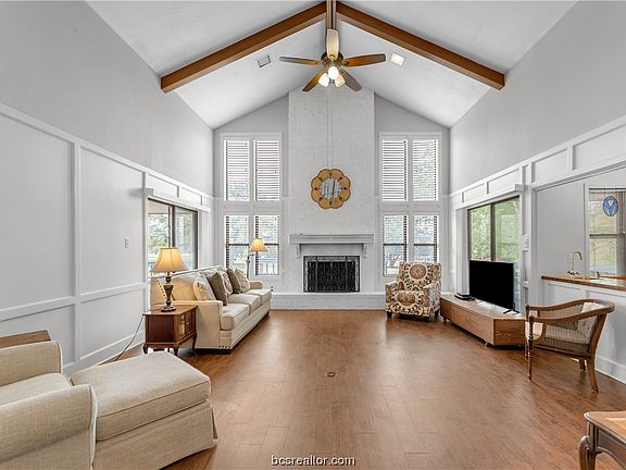 2nd image of 2405 Quail Hollow Dr