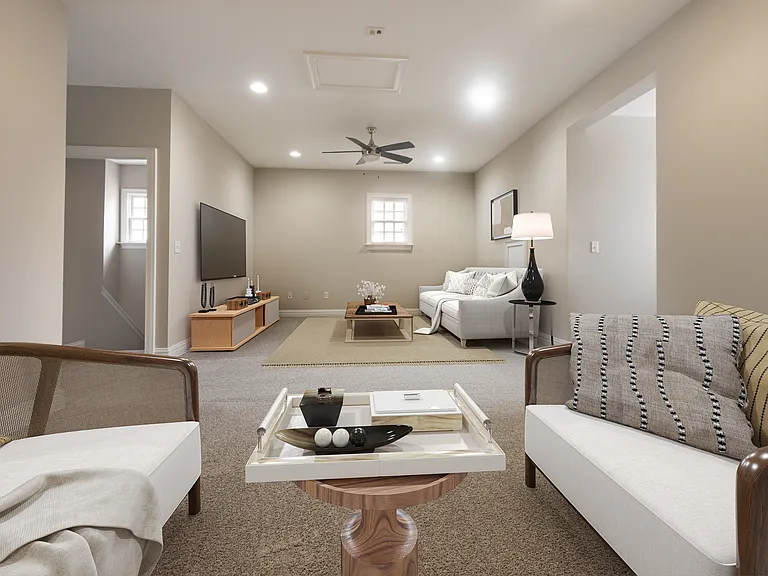 Sterling Manor — Photo 12