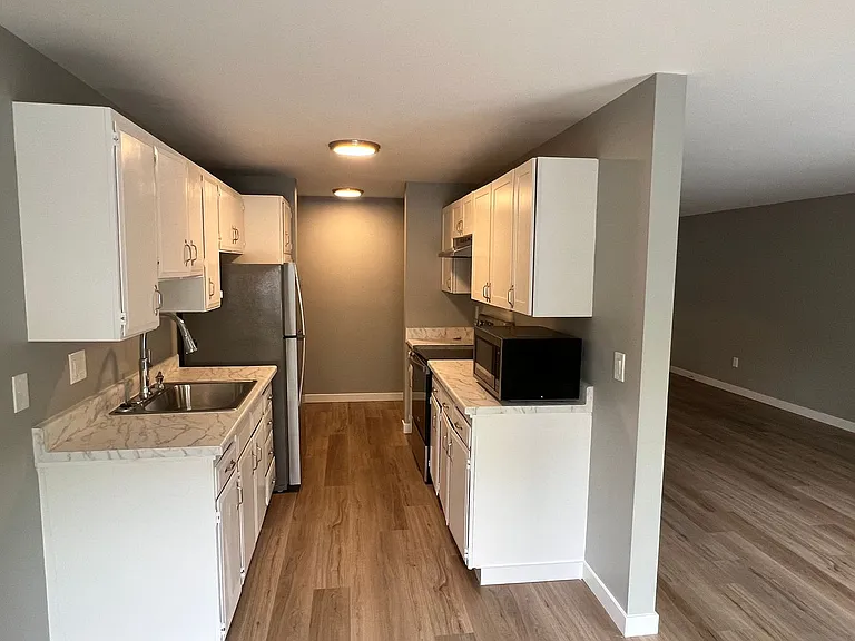 Eagle Court Apartments — Photo 21