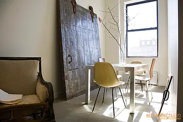 Rented by aptsandlofts.com