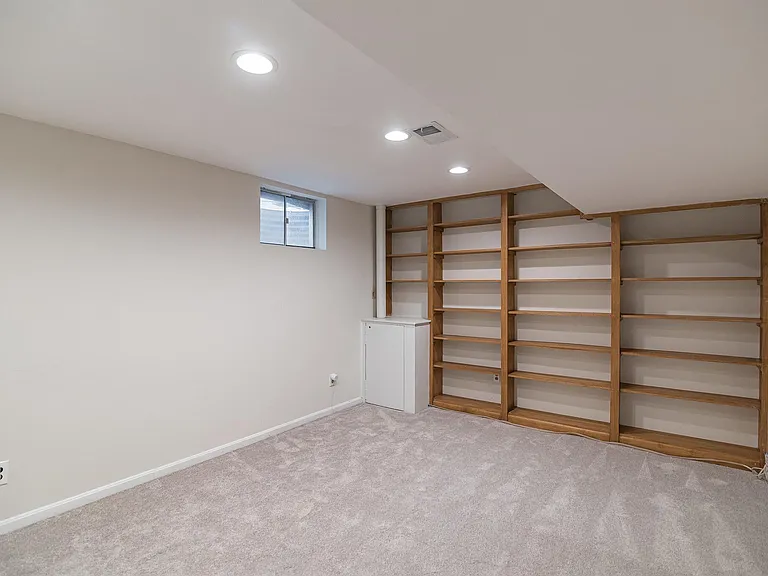 8904 Spur Rd — Photo 25