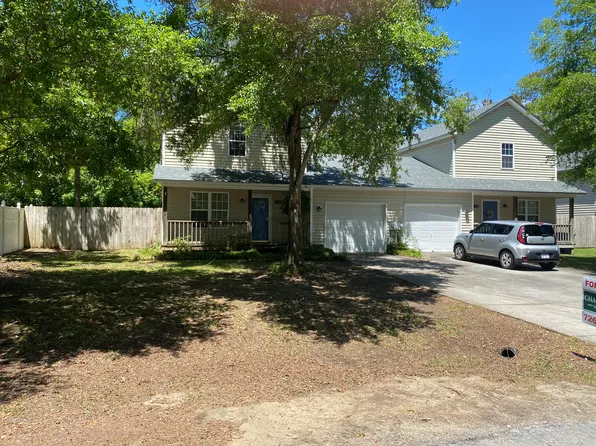 202 Hickory Dr #A, Morehead City, NC 28557