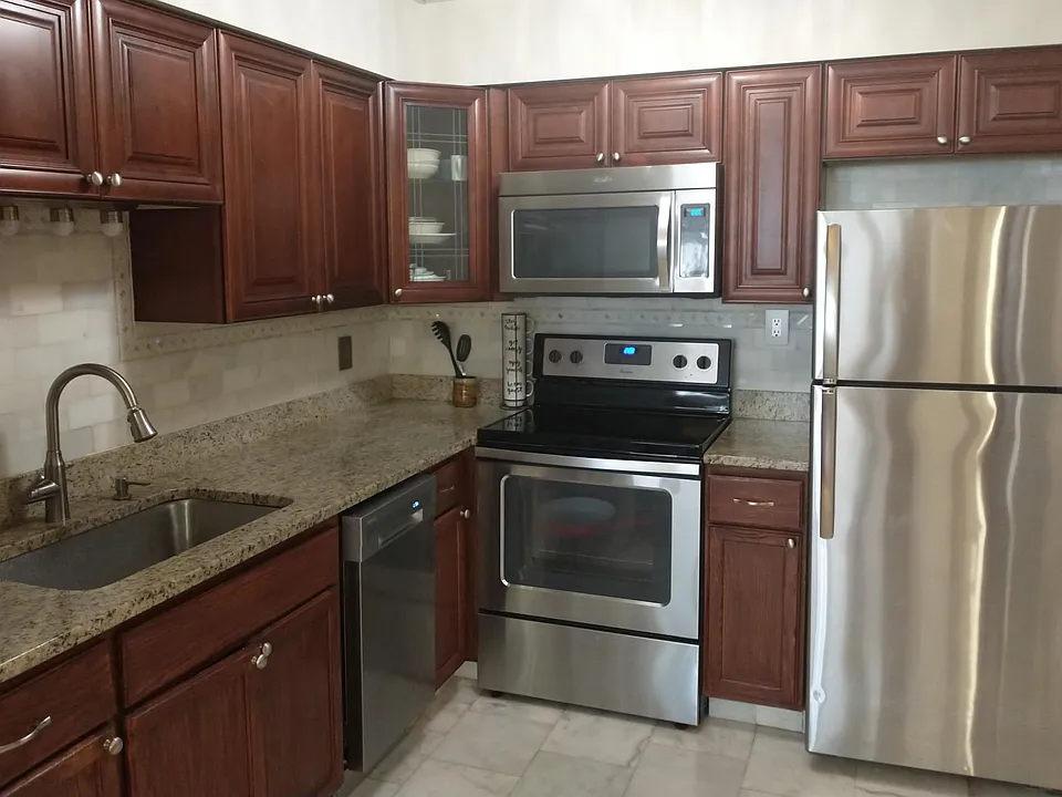 5322 Ingersoll Ave #1B