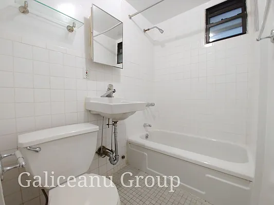 Rented by Lexington Real Estate Group | media 28