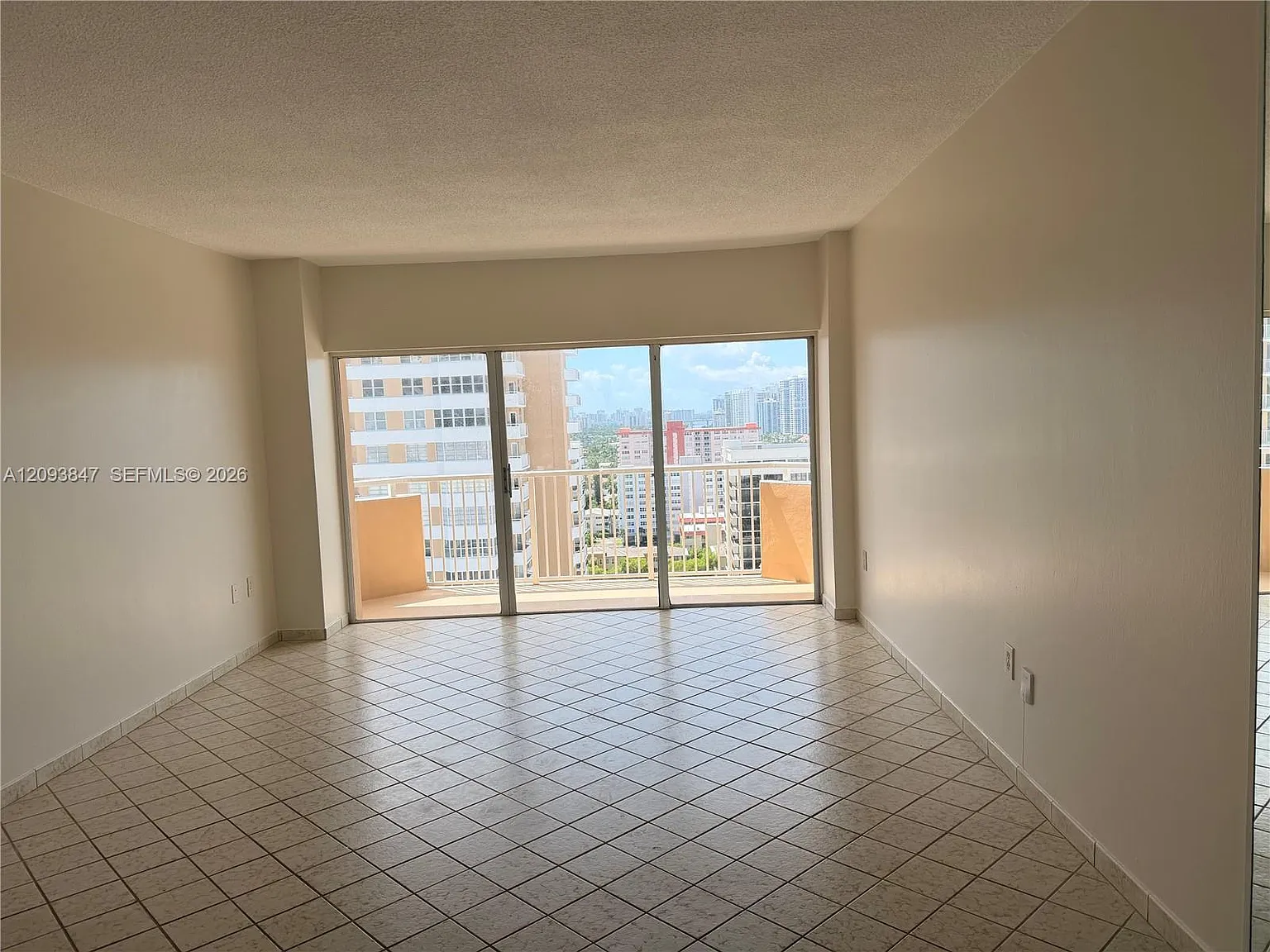 Hemispheres Condo — Photo 2