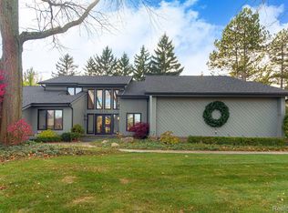 3735 Summit Ridge Dr, Rochester Hills, MI 48306