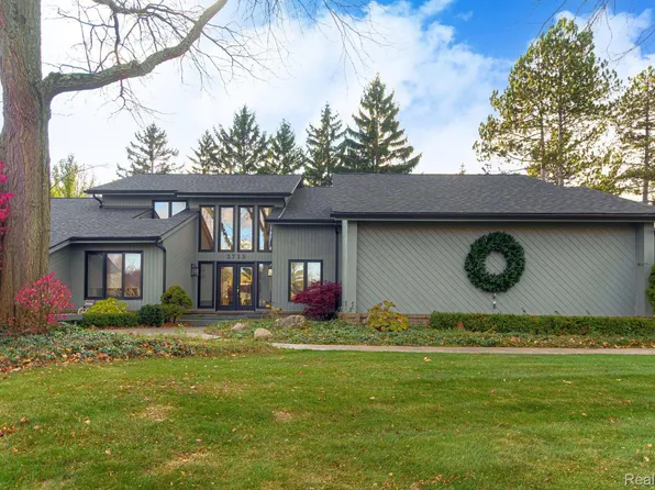 3735 Summit Ridge Dr, Rochester Hills, MI 48306