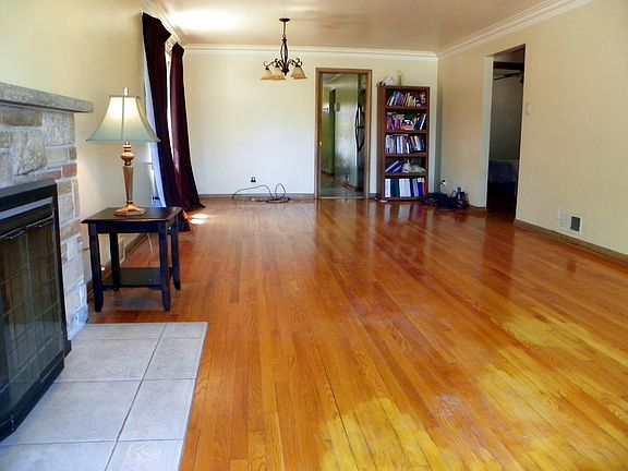 4th image of 2629 W 94th St