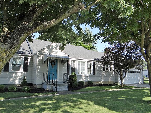 2nd image of 102 Lynn St