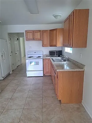 2424-26 Independence St — Photo 6