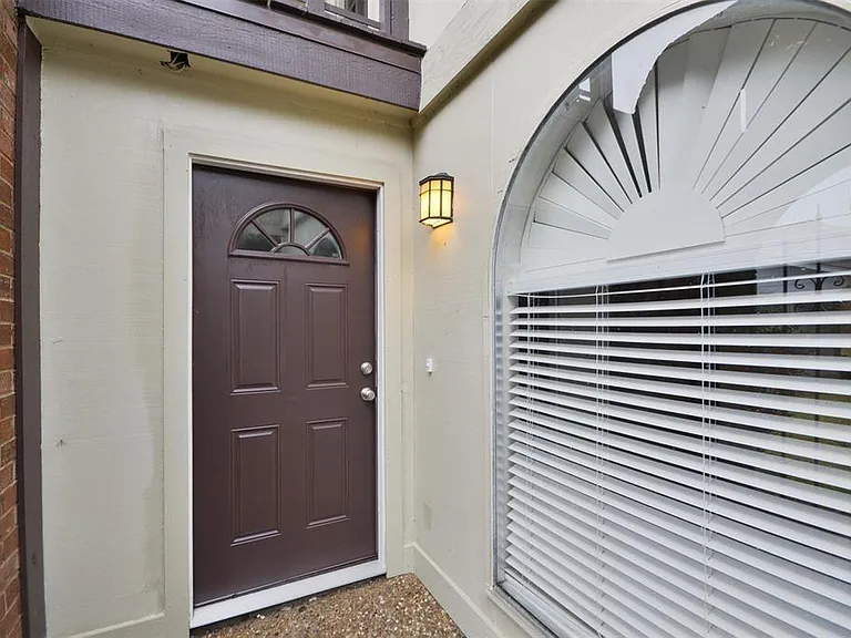 1326 Town Cir #1 — Photo 3