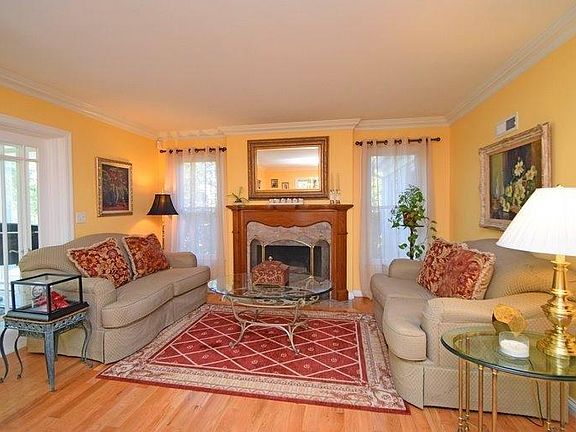 5th image of 2627 Fair Oaks Ln