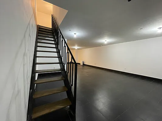 Rented by EXR | media 27