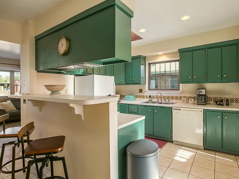 217 Cornell Dr SE — Photo 10