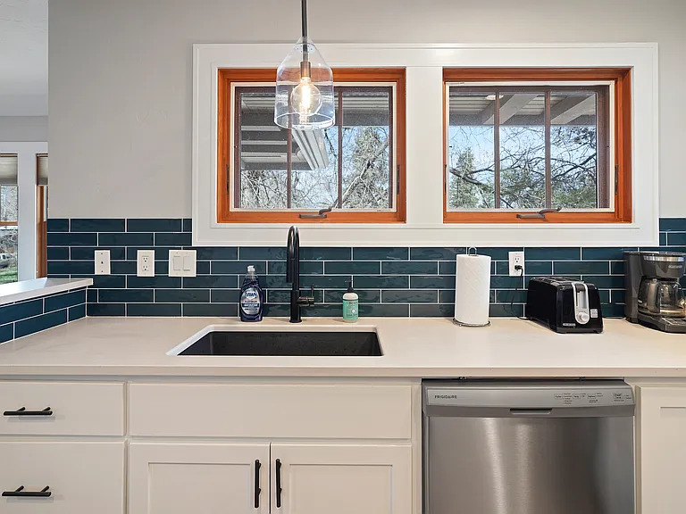 523 NW Colorado Ave #200 — Photo 10