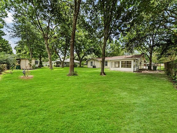 Large fenced backyard with large storage shed w/power.